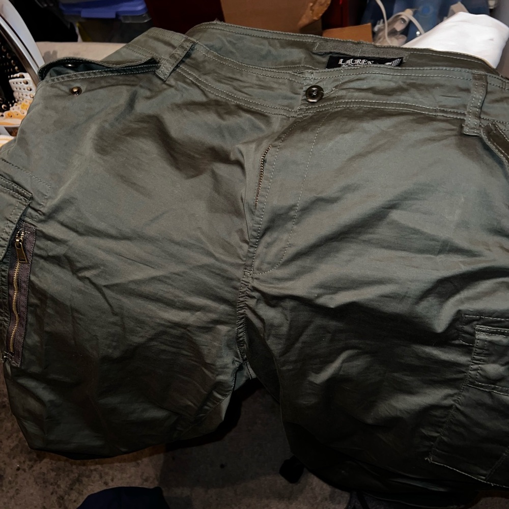 Lauren Ralph Lauren Cotton Sateen Cargo Pants. Olive green